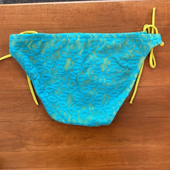 Victoria’s Secret Lace Swimsuit Bottoms, Small - Picture 3 of 4